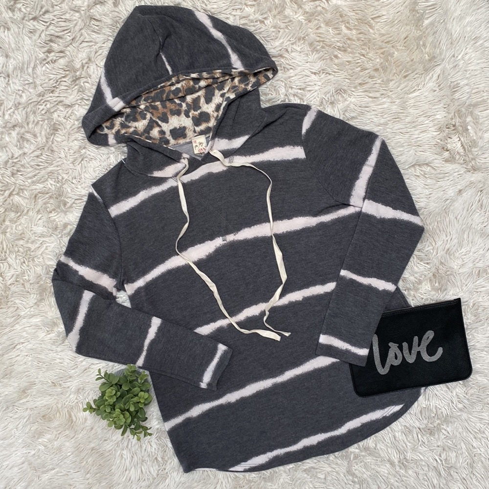 7th Ray Hoodie Top Contrasting Leopard Lining 💗 Gray White & Tan